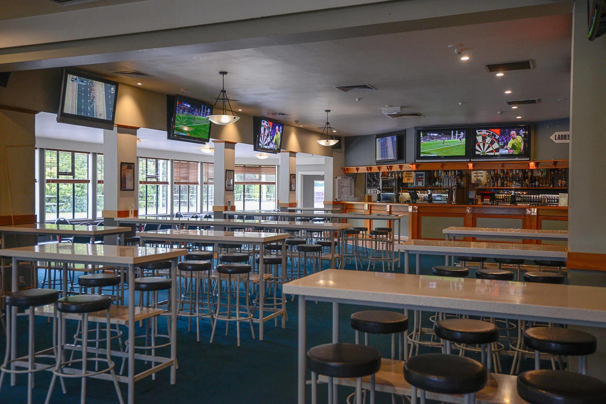 Racecourse Hotel And Motor Lodge Christchurch Buitenkant foto